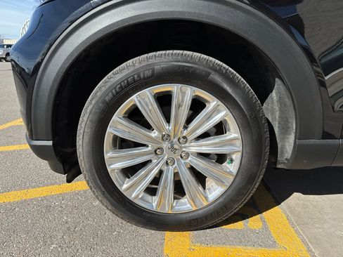 Used 2022 Ford Explorer King Ranch w/ Premium Technology Package image 26