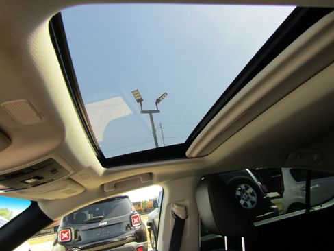 Used 2019 Lexus ES 300h image 31