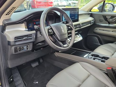 Certified 2025 Lincoln Corsair FWD image 9