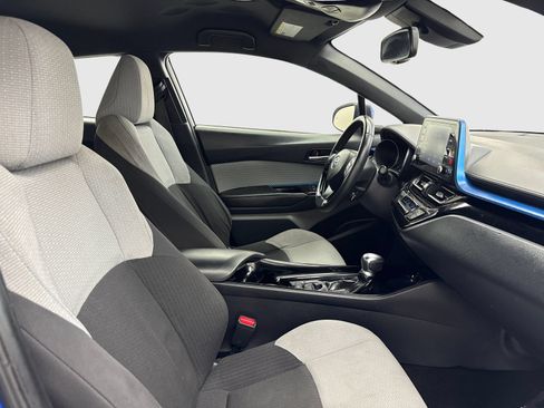 Used 2019 Toyota C-HR XLE FWD image 41