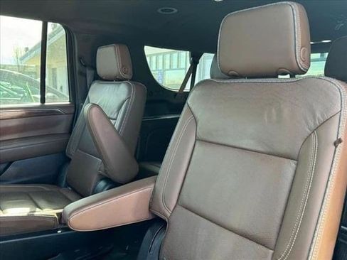 Used 2021 Chevrolet Suburban High Country AWD/4WD image 2