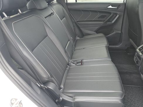 Certified 2023 Volkswagen Tiguan SE R-Line AWD/4WD image 18