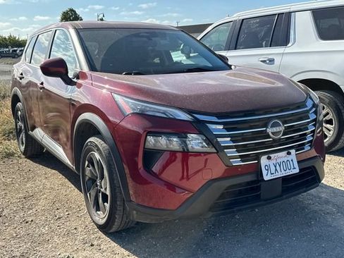 Used 2024 Nissan Rogue SV AWD/4WD image 2