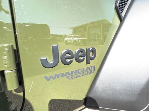 Used 2021 Jeep Wrangler Sport AWD/4WD image 37