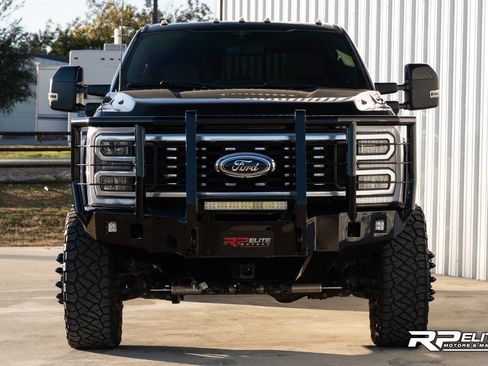 Used 2023 Ford F450 Lariat w/ FX4 Off-Road Package image 3