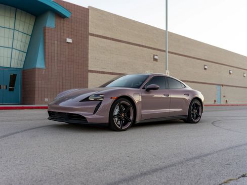 Used 2021 Porsche Taycan image 3