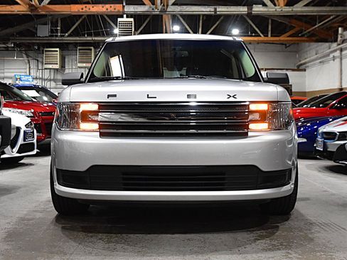 Used 2019 Ford Flex SE FWD image 2