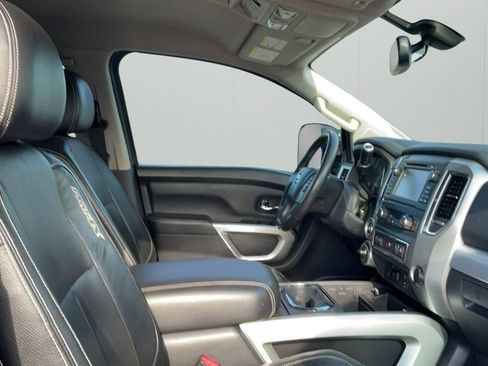 Used 2017 Nissan Titan PRO-4X w/ Pro-4x Convenience Package AWD/4WD image 33