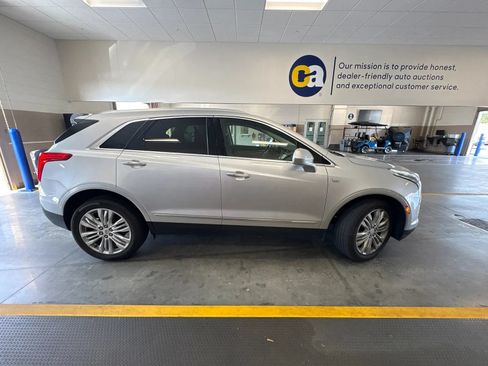 Used 2019 Cadillac XT5 Premium Luxury FWD image 5