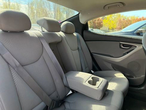 Used 2015 Hyundai Elantra SE image 19