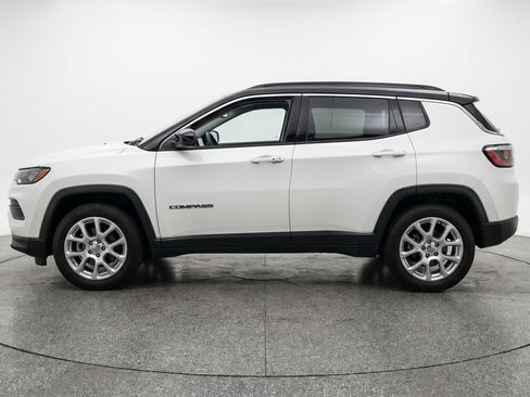 Used 2025 Jeep Compass Limited AWD/4WD image 5