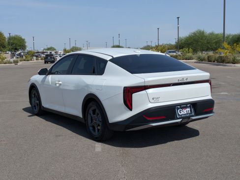 Certified 2025 Kia K4 FWD image 3