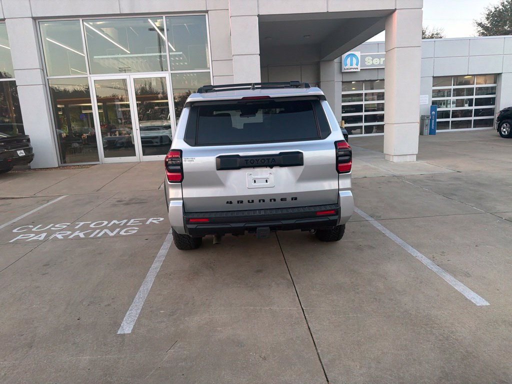 Used 2025 Toyota 4Runner SR5 AWD/4WD image 15