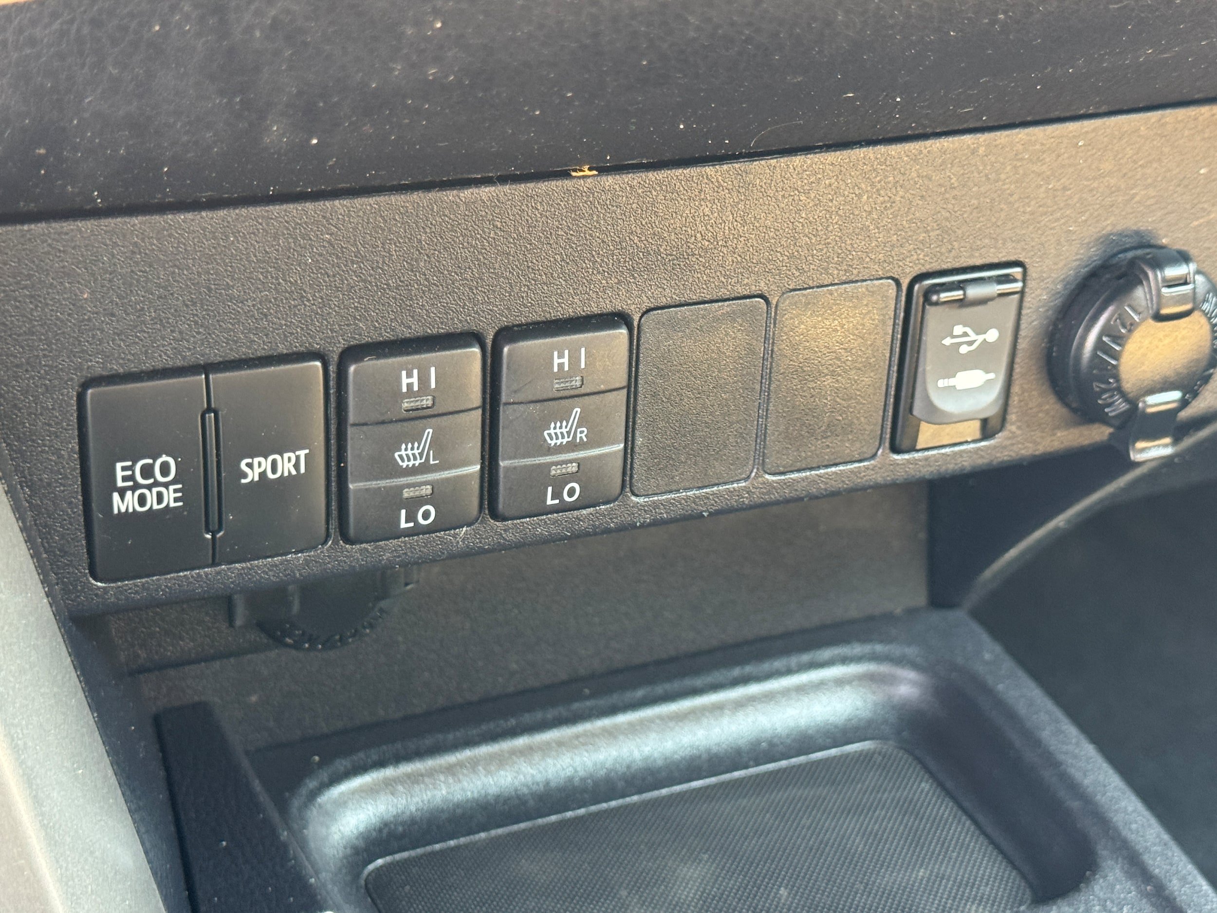 Used 2016 Toyota RAV4 Limited w/ Advanced Technology Package AWD/4WD image 19