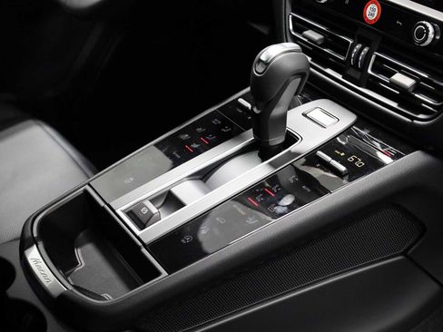 New 2026 Porsche Macan AWD/4WD image 21