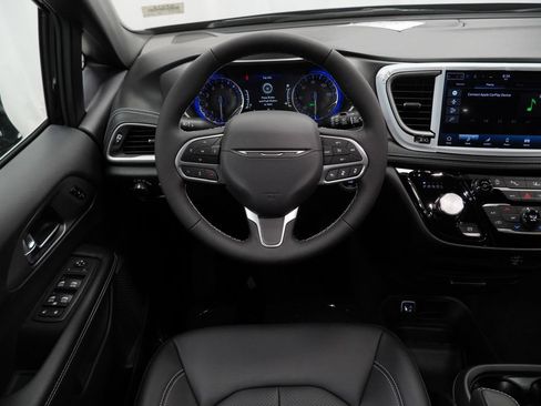 New 2027 Chrysler Pacifica Select FWD image 19