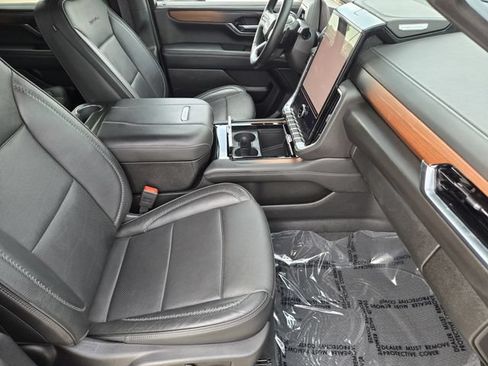 Used 2025 GMC Yukon Denali AWD/4WD image 14