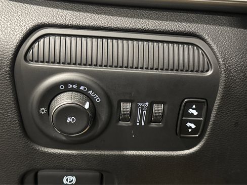 Used 2024 Jeep Wagoneer Series II w/ Flexible Seating Group image 22