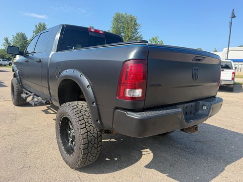 Used 2015 RAM 2500 Laramie w/ Black Appearance Group AWD/4WD image 9