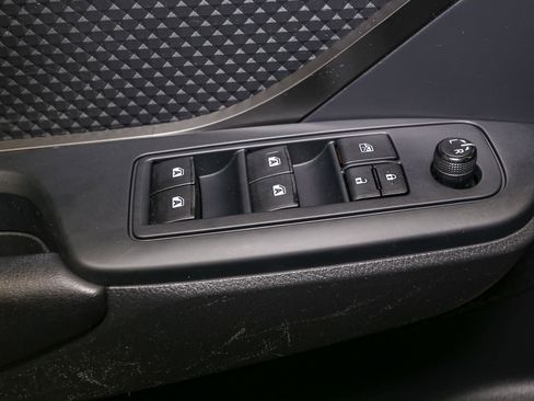 Used 2019 Toyota C-HR LE image 37