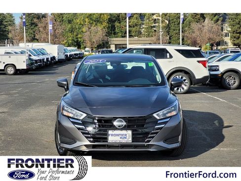 Used 2025 Nissan Versa SV image 3