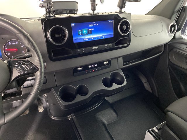 Used 2025 Mercedes-Benz Sprinter 2500 image 25