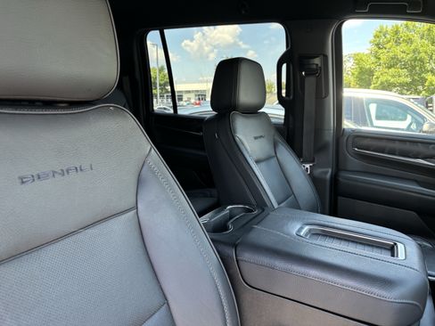 Used 2022 GMC Yukon XL Denali AWD/4WD image 33