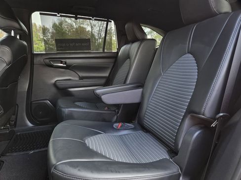 Used 2021 Toyota Highlander XSE image 18