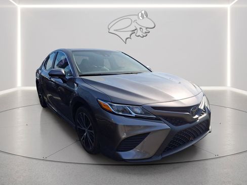 Used 2020 Toyota Camry SE w/ Convenience Package image 4
