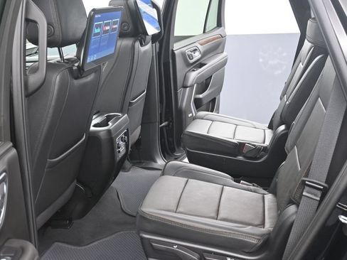 Used 2024 Chevrolet Tahoe High Country AWD/4WD image 13