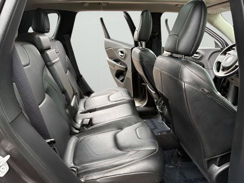 Used 2014 Jeep Cherokee Limited FWD image 19