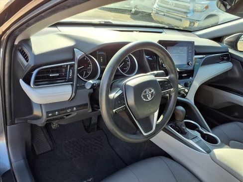 Used 2022 Toyota Camry LE image 10