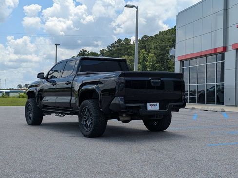 Used 2025 Toyota Tacoma SR5 AWD/4WD image 3
