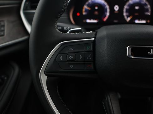 New 2025 Jeep Grand Cherokee Limited image 17