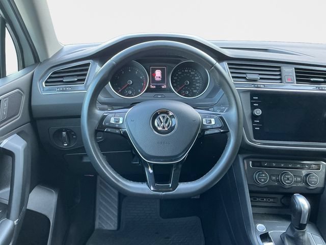 Used 2020 Volkswagen Tiguan SE w/ Panoramic Sunroof Package AWD/4WD image 14
