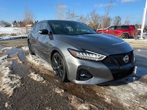 Used 2022 Nissan Maxima SR w/ Sport Mat Group image 19