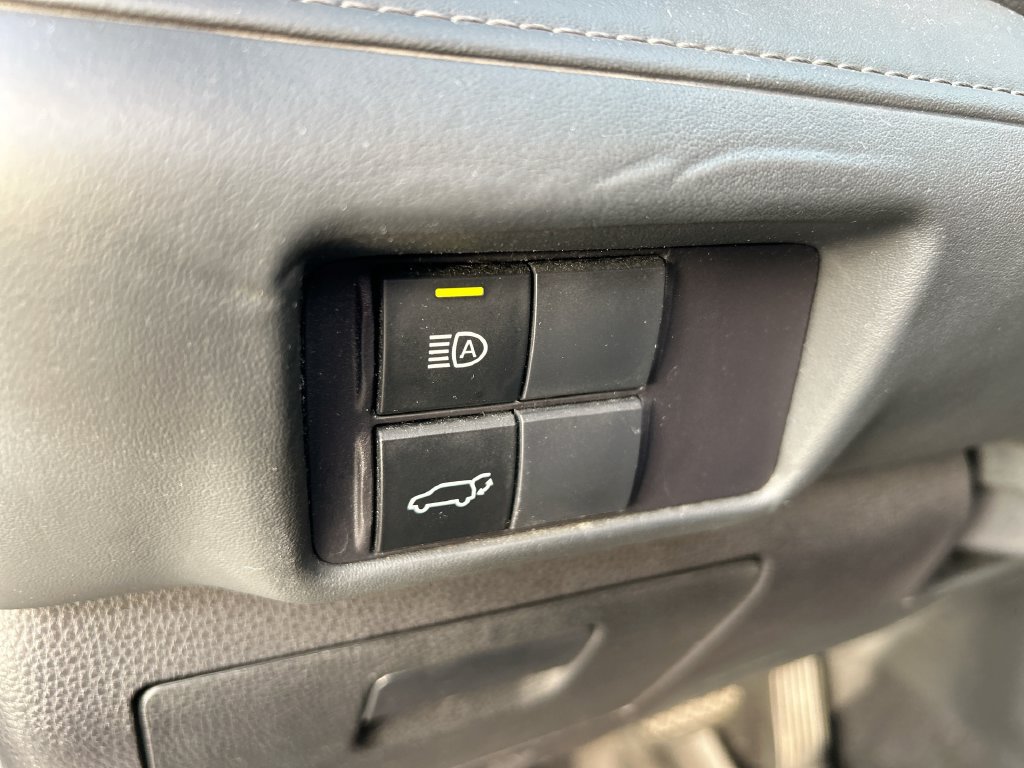 Used 2022 Toyota Highlander XLE FWD image 14