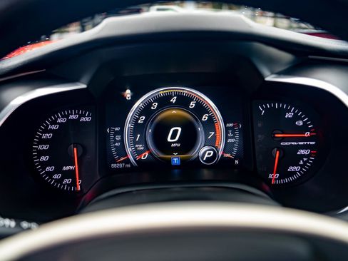 Used 2016 Chevrolet Corvette Stingray Convertible w/ Carbon Flash Badge Package image 15