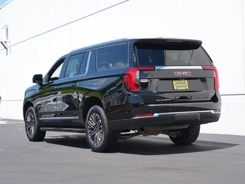 Used 2025 GMC Yukon XL Elevation w/ Elevation Premium Package AWD/4WD image 5