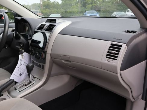 Used 2012 Toyota Corolla LE FWD image 9