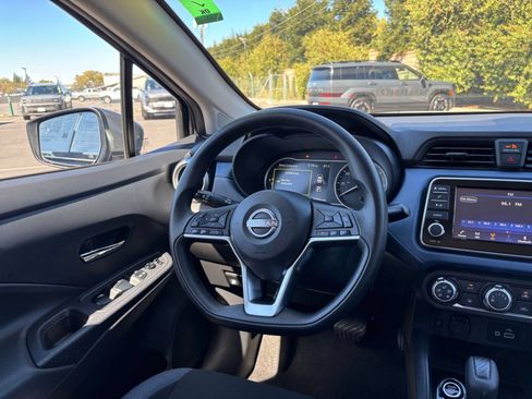 Used 2025 Nissan Versa SV FWD image 31