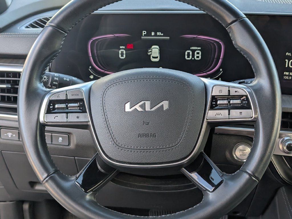 Certified 2024 Kia Telluride EX w/ EX Captain's Chair Package FWD image 18