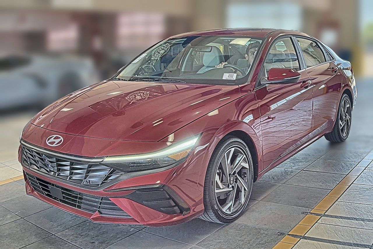 Used 2025 Hyundai Elantra Limited FWD image 1