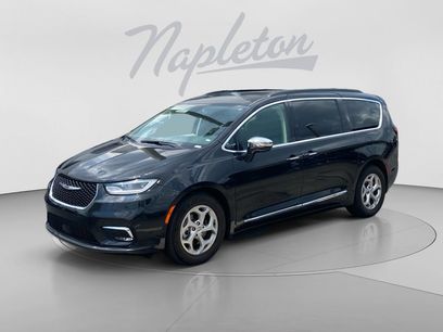 Used 2023 Chrysler Pacifica Limited