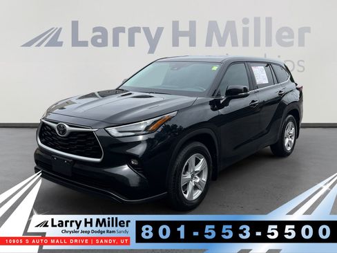 Used 2024 Toyota Highlander LE AWD/4WD image 1