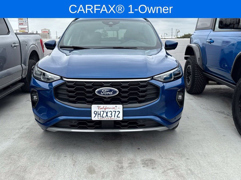 Used 2023 Ford Escape ST-Line Elite w/ Class II Trailer Tow Package AWD/4WD image 2