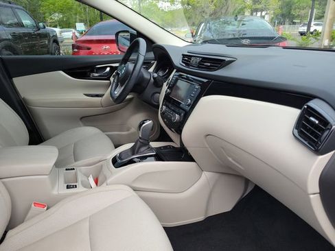 Used 2022 Nissan Rogue Sport SL image 35