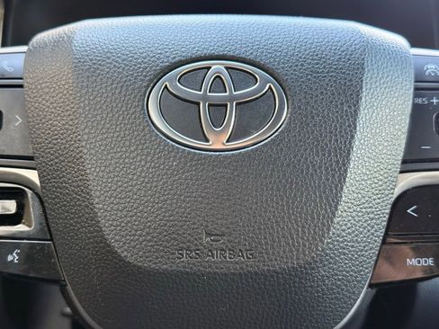 Used 2025 Toyota Camry SE FWD image 18