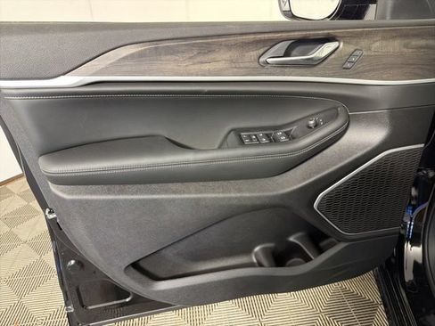 New 2026 Jeep Grand Cherokee L Limited AWD/4WD image 12