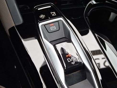 Used 2025 Audi Q5 2.0T Premium w/ Convenience Package image 16